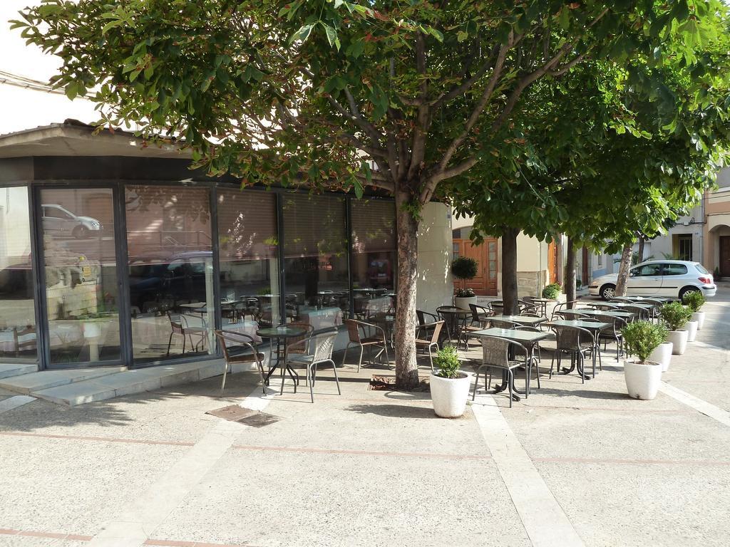 Restaurant Fonda Giralt Hotel Amer Exterior photo